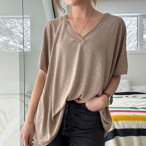 Shae Silk blend oversized taupe tan V-Neck tee small to large